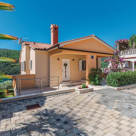Gorgeous Apartment In Labin With Kitchen Bagian luar foto