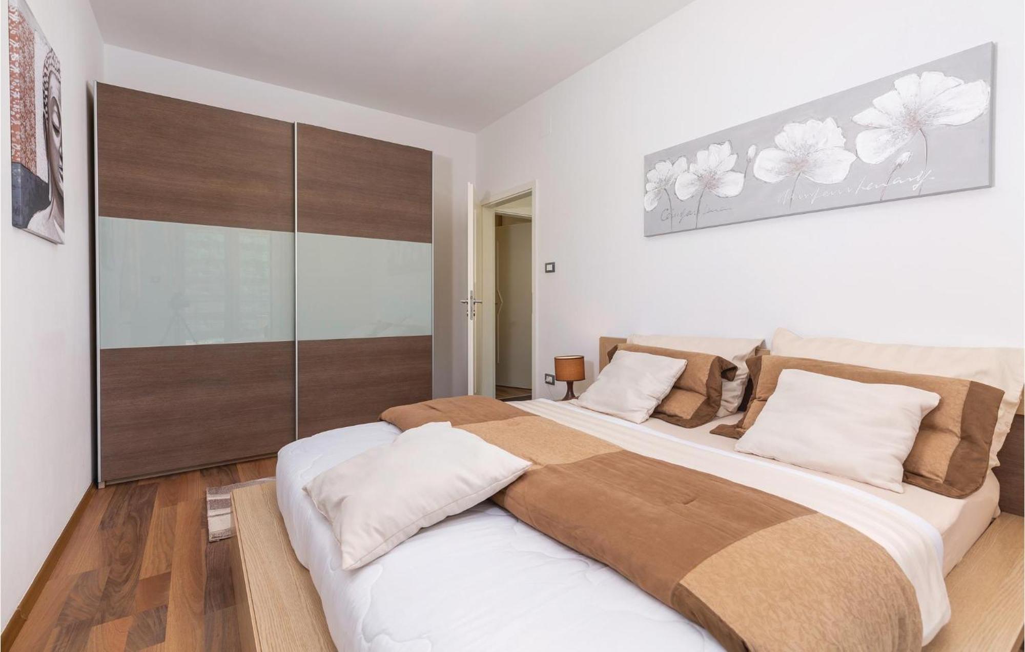 Gorgeous Apartment In Labin With Kitchen Bagian luar foto