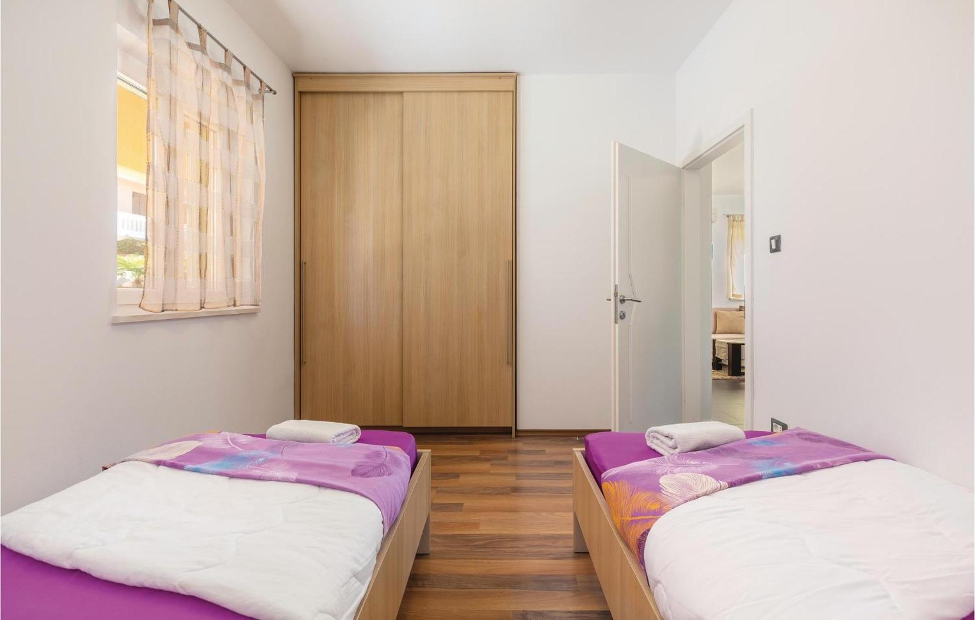 Gorgeous Apartment In Labin With Kitchen Bagian luar foto