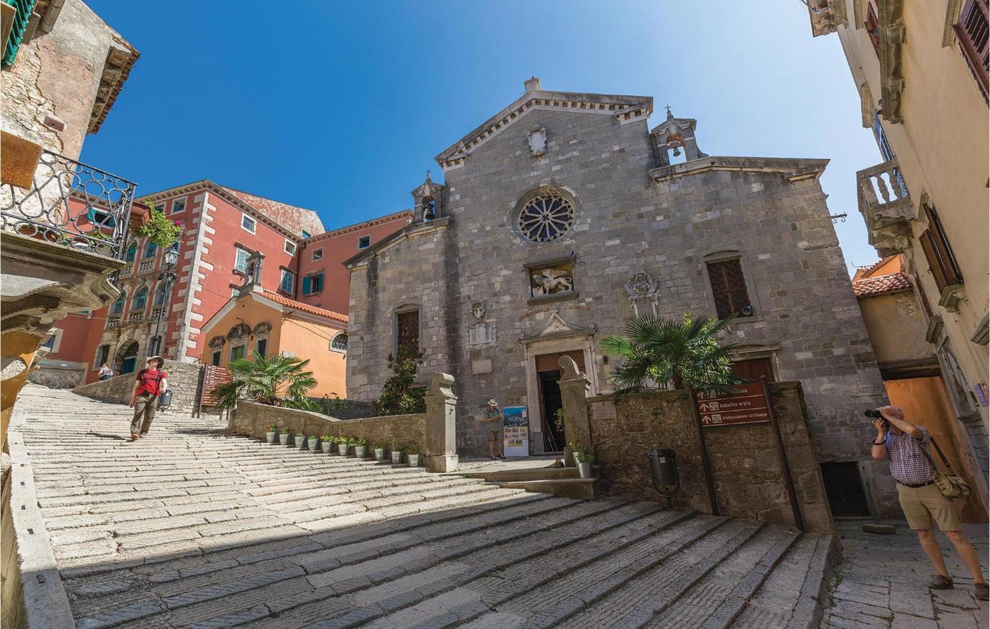 Gorgeous Apartment In Labin With Kitchen Bagian luar foto